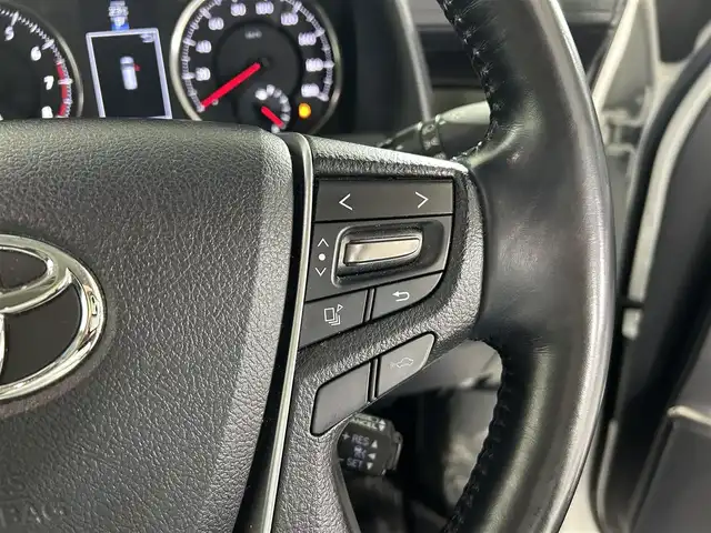 トヨタ ヴェルファイア Z Gエディション 佐賀県 2017(平29)年 6万km ホワイトパールクリスタルシャイン アルパイン製11インチナビ/フルセグTV/CD/DVD/Bluetooth/アルパイン製12.8インチフリップダウンモニター/サンルーフ/衝突被害軽減システム/バックカメラ/レーダークルーズコントロール/レーンアシスト/クリアランスソナー/オートライト/オートマチックハイビーム/LEDヘッドライト/LEDフォグライト/電子パーキング/ブレーキホールド/ビルトインETC/両側パワースライドドア/後席サンシェード/ハーフレザーシート/運転席・助手席パワーシート/パワーバックドア/純正18インチアルミホイール/純正フロアマット/ISOFIX対応シート/メモリーシート/スマートキー/スペアキー×1