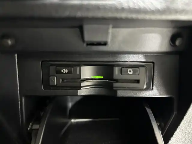 トヨタ ヴェルファイア Z Gエディション 佐賀県 2017(平29)年 6万km ホワイトパールクリスタルシャイン アルパイン製11インチナビ/フルセグTV/CD/DVD/Bluetooth/アルパイン製12.8インチフリップダウンモニター/サンルーフ/衝突被害軽減システム/バックカメラ/レーダークルーズコントロール/レーンアシスト/クリアランスソナー/オートライト/オートマチックハイビーム/LEDヘッドライト/LEDフォグライト/電子パーキング/ブレーキホールド/ビルトインETC/両側パワースライドドア/後席サンシェード/ハーフレザーシート/運転席・助手席パワーシート/パワーバックドア/純正18インチアルミホイール/純正フロアマット/ISOFIX対応シート/メモリーシート/スマートキー/スペアキー×1