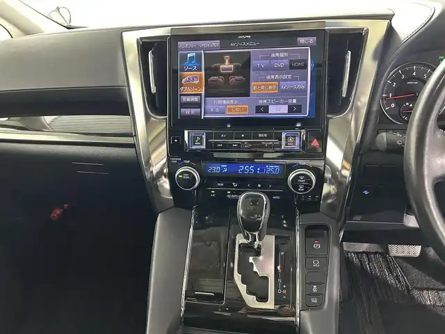 トヨタ ヴェルファイア Z Gエディション 佐賀県 2017(平29)年 6万km ホワイトパールクリスタルシャイン アルパイン製11インチナビ/フルセグTV/CD/DVD/Bluetooth/アルパイン製12.8インチフリップダウンモニター/サンルーフ/衝突被害軽減システム/バックカメラ/レーダークルーズコントロール/レーンアシスト/クリアランスソナー/オートライト/オートマチックハイビーム/LEDヘッドライト/LEDフォグライト/電子パーキング/ブレーキホールド/ビルトインETC/両側パワースライドドア/後席サンシェード/ハーフレザーシート/運転席・助手席パワーシート/パワーバックドア/純正18インチアルミホイール/純正フロアマット/ISOFIX対応シート/メモリーシート/スマートキー/スペアキー×1