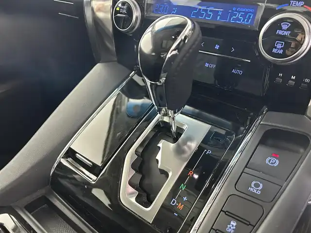 トヨタ ヴェルファイア Z Gエディション 佐賀県 2017(平29)年 6万km ホワイトパールクリスタルシャイン アルパイン製11インチナビ/フルセグTV/CD/DVD/Bluetooth/アルパイン製12.8インチフリップダウンモニター/サンルーフ/衝突被害軽減システム/バックカメラ/レーダークルーズコントロール/レーンアシスト/クリアランスソナー/オートライト/オートマチックハイビーム/LEDヘッドライト/LEDフォグライト/電子パーキング/ブレーキホールド/ビルトインETC/両側パワースライドドア/後席サンシェード/ハーフレザーシート/運転席・助手席パワーシート/パワーバックドア/純正18インチアルミホイール/純正フロアマット/ISOFIX対応シート/メモリーシート/スマートキー/スペアキー×1