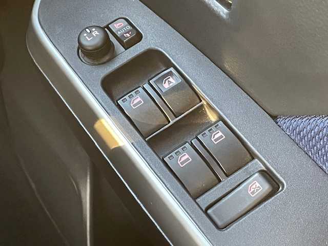 トヨタ ルーミー カスタムG S 茨城県 2017(平29)年 7.3万km レーザーブルークリスタルシャイン 純正ナビ/-BT/AM/FM/CD/TV　/衝突軽減システム　/フリップダウンモニター　/両側パワースライドドア /バックカメラ /コーナーセンサー /LEDヘッドライト /モデリスタエアロ /-フロント/サイド/リア/D席N席シートヒーター /前後ドライブレコーダー  /ETC/ウォークスルー/アイドリングストップ/サイドエアバッグ