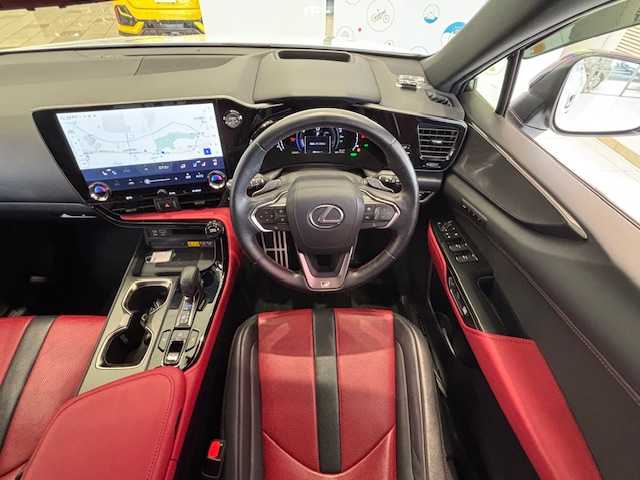 レクサス ＮＸ 350h Fスポーツ 埼玉県 2022(令4)年 2.4万km ホワイトノーヴァガラスフレーク レクサスセーフティシステム/サンルーフ/オレンジキャリパー/14インチディスプレイオーディオ/　　BT/フルセグ/バック/サイドカメラ/パワーバックドア/レーダークルーズコントロール/LEDオートライト/レザーシート/シートヒーター/クーラー/パワーシート/シートメモリー/純正20インチアルミホイール/パドルシフト/ステアリングヒーター/ステアリングスイッチ/ワイヤレス充電/デジタルインナーミラー/USBポート/純正ETC2.0/禁煙車