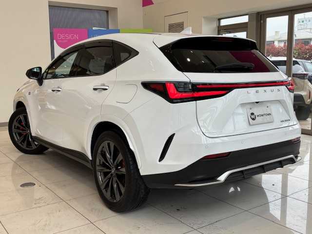 レクサス ＮＸ 350h Fスポーツ 埼玉県 2022(令4)年 2.4万km ホワイトノーヴァガラスフレーク レクサスセーフティシステム/サンルーフ/オレンジキャリパー/14インチディスプレイオーディオ/　　BT/フルセグ/バック/サイドカメラ/パワーバックドア/レーダークルーズコントロール/LEDオートライト/レザーシート/シートヒーター/クーラー/パワーシート/シートメモリー/純正20インチアルミホイール/パドルシフト/ステアリングヒーター/ステアリングスイッチ/ワイヤレス充電/デジタルインナーミラー/USBポート/純正ETC2.0/禁煙車