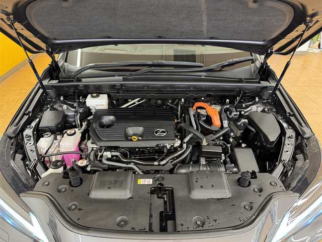 レクサス ＮＸ 350h バージョンL 群馬県 2023(令5)年 2.5万km ソニッククロム レクサスセーフティシステム/・プリクラッシュセーフティ/・レーンディパーチャーアラート/・レーダークルーズコントロール/・クリアランスソナー/・パーキングサポートブレーキ/・ブラインドスポットモニター/・安心降車アシスト/・リヤクロストラフィックアラート/・リヤカメラディテクション/・プロアクティブドライビングアシスト/・ロードサインアシスト/・アドバンスドパーク/・リモートパーク/・ヘッドアップディスプレイ/純正14インチナビ/・フルセグTV/・AppleCarPlay/AndroidAuto/・Bluetooth/・FM/AM/USB/サンルーフ/パノラミックビューモニター/ドライブレコーダー/ビルトインETC2.0/革巻きスステアリング/ステアリングスイッチ/パドルシフト/ステアリングヒーター/パワーバックドドア/ブラックレザーシート/全席シートヒーター/前席シートベンチレーション/前席パワーシート/シートメモリー/電子パーキング/ブレーキオートホールド/スマートキー/プッシュスタート/LEDヘッドライト/フォグランプ/オートライト/オートマチックハイビーム/純正20インチAW