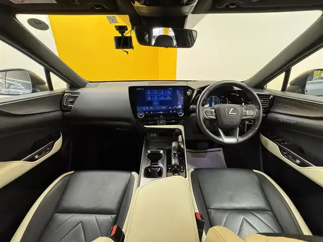 レクサス ＮＸ 350h バージョンL 群馬県 2023(令5)年 2.5万km ソニッククロム レクサスセーフティシステム/・プリクラッシュセーフティ/・レーンディパーチャーアラート/・レーダークルーズコントロール/・クリアランスソナー/・パーキングサポートブレーキ/・ブラインドスポットモニター/・安心降車アシスト/・リヤクロストラフィックアラート/・リヤカメラディテクション/・プロアクティブドライビングアシスト/・ロードサインアシスト/・アドバンスドパーク/・リモートパーク/・ヘッドアップディスプレイ/純正14インチナビ/・フルセグTV/・AppleCarPlay/AndroidAuto/・Bluetooth/・FM/AM/USB/サンルーフ/パノラミックビューモニター/ドライブレコーダー/ビルトインETC2.0/革巻きスステアリング/ステアリングスイッチ/パドルシフト/ステアリングヒーター/パワーバックドドア/ブラックレザーシート/全席シートヒーター/前席シートベンチレーション/前席パワーシート/シートメモリー/電子パーキング/ブレーキオートホールド/スマートキー/プッシュスタート/LEDヘッドライト/フォグランプ/オートライト/オートマチックハイビーム/純正20インチAW