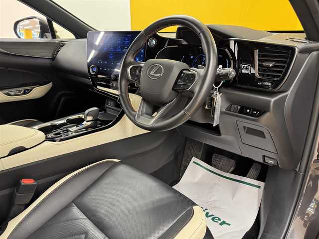 レクサス ＮＸ 350h バージョンL 群馬県 2023(令5)年 2.5万km ソニッククロム レクサスセーフティシステム/・プリクラッシュセーフティ/・レーンディパーチャーアラート/・レーダークルーズコントロール/・クリアランスソナー/・パーキングサポートブレーキ/・ブラインドスポットモニター/・安心降車アシスト/・リヤクロストラフィックアラート/・リヤカメラディテクション/・プロアクティブドライビングアシスト/・ロードサインアシスト/・アドバンスドパーク/・リモートパーク/・ヘッドアップディスプレイ/純正14インチナビ/・フルセグTV/・AppleCarPlay/AndroidAuto/・Bluetooth/・FM/AM/USB/サンルーフ/パノラミックビューモニター/ドライブレコーダー/ビルトインETC2.0/革巻きスステアリング/ステアリングスイッチ/パドルシフト/ステアリングヒーター/パワーバックドドア/ブラックレザーシート/全席シートヒーター/前席シートベンチレーション/前席パワーシート/シートメモリー/電子パーキング/ブレーキオートホールド/スマートキー/プッシュスタート/LEDヘッドライト/フォグランプ/オートライト/オートマチックハイビーム/純正20インチAW