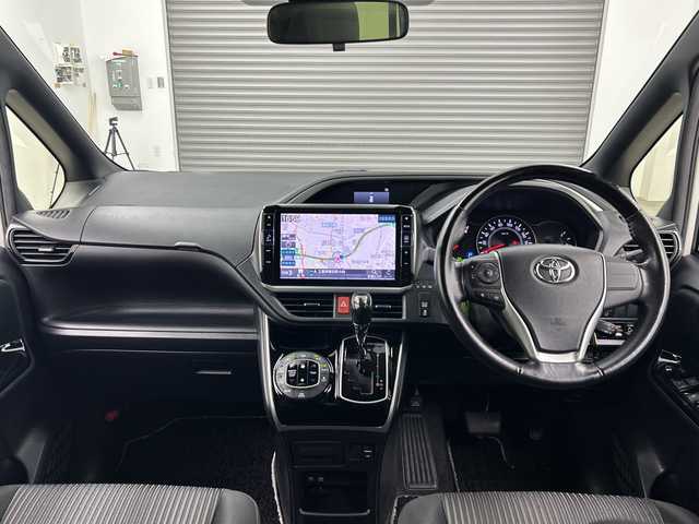 トヨタ ヴォクシー ZS 煌 三重県 2018(平30)年 6.8万km ホワイトパールクリスタルシャイン /アルパイン11インチナビ//バックカメラ//フルセグ//モデリスタエアロ//衝突軽減ブレーキ//車線逸脱システム//オートハイビーム//クルーズコントロール//両側パワースライドドア//アイドリングストップ//ETC//社外ア18インチAW//スマートキー