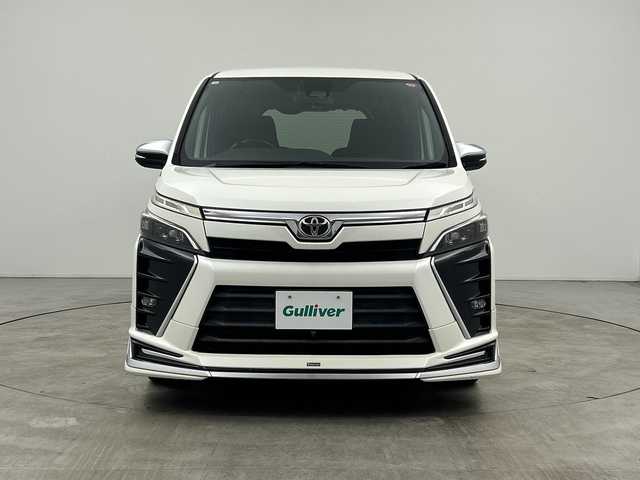 トヨタ ヴォクシー ZS 煌 三重県 2018(平30)年 6.8万km ホワイトパールクリスタルシャイン /アルパイン11インチナビ//バックカメラ//フルセグ//モデリスタエアロ//衝突軽減ブレーキ//車線逸脱システム//オートハイビーム//クルーズコントロール//両側パワースライドドア//アイドリングストップ//ETC//社外ア18インチAW//スマートキー