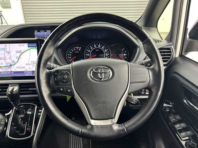 トヨタ ヴォクシー ZS 煌 三重県 2018(平30)年 6.8万km ホワイトパールクリスタルシャイン /アルパイン11インチナビ//バックカメラ//フルセグ//モデリスタエアロ//衝突軽減ブレーキ//車線逸脱システム//オートハイビーム//クルーズコントロール//両側パワースライドドア//アイドリングストップ//ETC//社外ア18インチAW//スマートキー