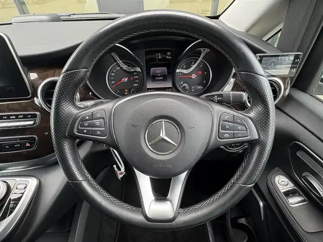 メルセデス・ベンツ Ｖ２２０ d アバンギャルド ロング 石川県 2015(平27)年 4.2万km ロッククリスタルホワイト レーダーセーフティパッケージ/・ブラインドスポットアシスト/・ディストロニックプラス/・レーンキーピングアシスト/・衝突警告システム/・アテンションアシスト/・レーンキープアシスト/純正HDDナビ/フリップダウンモニター/360°カメラ/フルセグ/ブルメスター/レザーシート/PWシート/シートヒーター/パドルシフト/ETC/両側パワースライドドア/コーナーセンサー/社外レーダー/Ｆドラレコ