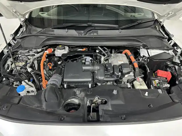 ホンダ ヴェゼル ハイブリッド e:HEV Z 佐賀県 2023(令5)年 7万km プラチナホワイトパール 社外7インチナビ/Bluetooth/バックカメラ/レーダークルーズコントロール/ブラインドスポットモニター/電動パーキングブレーキ/オートブレーキホールド/衝突被害軽減システム/コーナーセンサー/パワーバックドア/運転席シートヒーター/ステアリングヒーター/パドルシフト/純正18インチアルミホイール