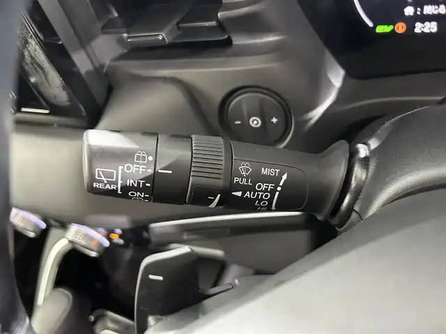 ホンダ ヴェゼル ハイブリッド e:HEV Z 佐賀県 2023(令5)年 7万km プラチナホワイトパール 社外7インチナビ/Bluetooth/バックカメラ/レーダークルーズコントロール/ブラインドスポットモニター/電動パーキングブレーキ/オートブレーキホールド/衝突被害軽減システム/コーナーセンサー/パワーバックドア/運転席シートヒーター/ステアリングヒーター/パドルシフト/純正18インチアルミホイール
