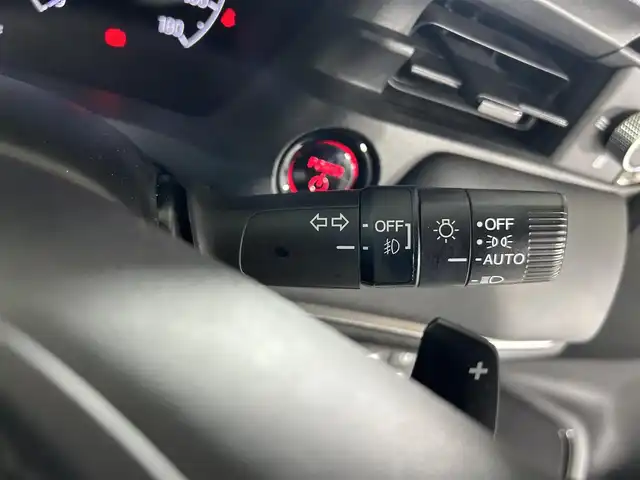 ホンダ ヴェゼル ハイブリッド e:HEV Z 佐賀県 2023(令5)年 7万km プラチナホワイトパール 社外7インチナビ/Bluetooth/バックカメラ/レーダークルーズコントロール/ブラインドスポットモニター/電動パーキングブレーキ/オートブレーキホールド/衝突被害軽減システム/コーナーセンサー/パワーバックドア/運転席シートヒーター/ステアリングヒーター/パドルシフト/純正18インチアルミホイール