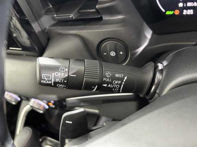ホンダ ヴェゼル ハイブリッド e:HEV Z 佐賀県 2023(令5)年 7万km プラチナホワイトパール 社外7インチナビ/Bluetooth/バックカメラ/レーダークルーズコントロール/ブラインドスポットモニター/電動パーキングブレーキ/オートブレーキホールド/衝突被害軽減システム/コーナーセンサー/パワーバックドア/運転席シートヒーター/ステアリングヒーター/パドルシフト/純正18インチアルミホイール