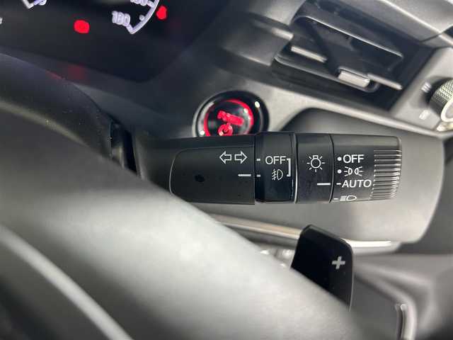 ホンダ ヴェゼル ハイブリッド e:HEV Z 佐賀県 2023(令5)年 7万km プラチナホワイトパール 社外7インチナビ/Bluetooth/バックカメラ/レーダークルーズコントロール/ブラインドスポットモニター/電動パーキングブレーキ/オートブレーキホールド/衝突被害軽減システム/コーナーセンサー/パワーバックドア/運転席シートヒーター/ステアリングヒーター/パドルシフト/純正18インチアルミホイール