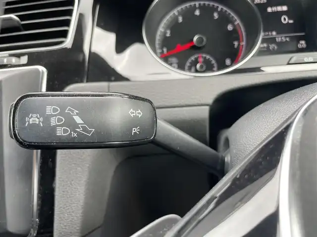 フォルクスワーゲン ゴルフ TSI ハイライン BMテクノ 静岡県 2013(平25)年 9.6万km ピュアホワイト クルーズコントロール/社外ナビ/フルセグTV/ドライブレコーダー/CDチェンジャー/USB入力端子/ETC/Bluetooth接続/純正17インチAW/W＋サイドエアバッグ/社外フロアマット/アイドリングストップ