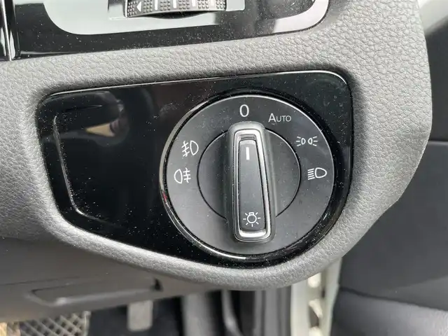 フォルクスワーゲン ゴルフ TSI ハイライン BMテクノ 静岡県 2013(平25)年 9.6万km ピュアホワイト クルーズコントロール/社外ナビ/フルセグTV/ドライブレコーダー/CDチェンジャー/USB入力端子/ETC/Bluetooth接続/純正17インチAW/W＋サイドエアバッグ/社外フロアマット/アイドリングストップ