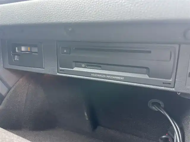 フォルクスワーゲン ゴルフ TSI ハイライン BMテクノ 静岡県 2013(平25)年 9.6万km ピュアホワイト クルーズコントロール/社外ナビ/フルセグTV/ドライブレコーダー/CDチェンジャー/USB入力端子/ETC/Bluetooth接続/純正17インチAW/W＋サイドエアバッグ/社外フロアマット/アイドリングストップ