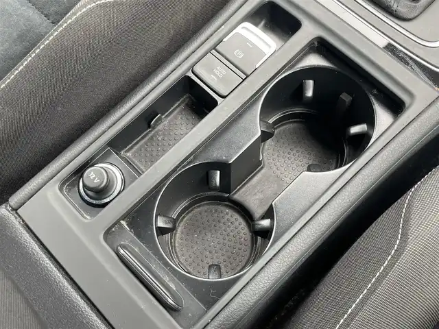 フォルクスワーゲン ゴルフ TSI ハイライン BMテクノ 静岡県 2013(平25)年 9.6万km ピュアホワイト クルーズコントロール/社外ナビ/フルセグTV/ドライブレコーダー/CDチェンジャー/USB入力端子/ETC/Bluetooth接続/純正17インチAW/W＋サイドエアバッグ/社外フロアマット/アイドリングストップ