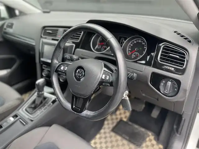フォルクスワーゲン ゴルフ TSI ハイライン BMテクノ 静岡県 2013(平25)年 9.6万km ピュアホワイト クルーズコントロール/社外ナビ/フルセグTV/ドライブレコーダー/CDチェンジャー/USB入力端子/ETC/Bluetooth接続/純正17インチAW/W＋サイドエアバッグ/社外フロアマット/アイドリングストップ