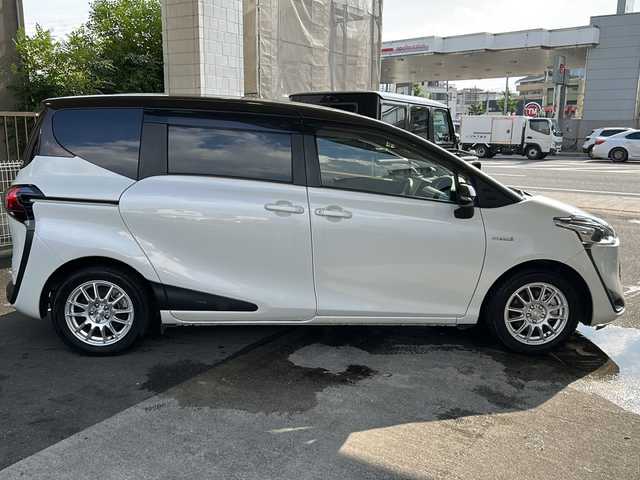 トヨタ シエンタ ハイブリッド G クエロ 京都府 2019(令1)年 7.3万km ヴィンテージブラウンパールクリスタルシャイン/ホワイトパールクリスタルシャイン 純正SDナビ /フルセグTV /トヨタセーフティセンス　/全方位カメラ　/フリップダウンモニター　/禁煙車　/両側パワスラ　/前後コーナーセンサー　/ビルトインETC2.0　/2トーン　/LEDヘッドライト/クーズコントロール/スマートキー/ハーフレザー/前席シートヒーター/前方社外ドライブレコーダー/　CSD-790FHG/（CSD-790FHG)/ウインカーミラー/アイドリングストップ/Bluetooth/CD再生機能/ウォークスルー/AW15インチ/（GRASS）/スタッドレスタイヤ/横滑り防止/レーンキープアシスト/盗難防止装置/オートライト/オートマチックハイビーム/Wエアバッグ