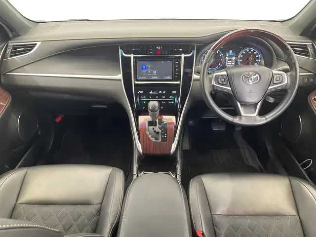 トヨタ ハリアー プレミアム 栃木県 2016(平28)年 3.4万km ダークブラウンM 純正ナビ(NSZT-W64)/(フルセグTV・Bluetooth・CD・DVD・SD)/バックカメラ/トヨタセーフティセンス/ ・プリクラッシュセーフティ/ ・レーンキープアシスト/ ・オートクルーズコントロール/ ・オートハイビーム/前後コーナーセンサー/MTモード付AT/前後ドライブレコーダー/電動リアゲート/ハーフレザーシート/運転席パワーシート/LEDヘッドライト/オートライト/フロントフォグランプ/純正アルミホイール/純正フロアマット/スマートキー/ドアバイザー/取扱説明書/保証書