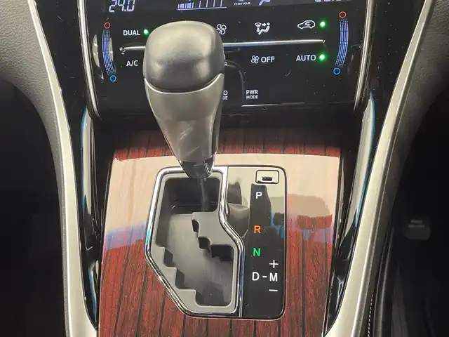 トヨタ ハリアー プレミアム 栃木県 2016(平28)年 3.4万km ダークブラウンM 純正ナビ(NSZT-W64)/(フルセグTV・Bluetooth・CD・DVD・SD)/バックカメラ/トヨタセーフティセンス/ ・プリクラッシュセーフティ/ ・レーンキープアシスト/ ・オートクルーズコントロール/ ・オートハイビーム/前後コーナーセンサー/MTモード付AT/前後ドライブレコーダー/電動リアゲート/ハーフレザーシート/運転席パワーシート/LEDヘッドライト/オートライト/フロントフォグランプ/純正アルミホイール/純正フロアマット/スマートキー/ドアバイザー/取扱説明書/保証書