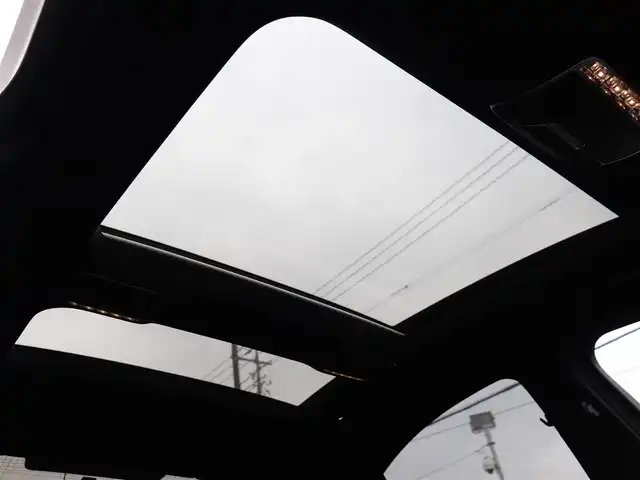 メルセデス・ベンツ Ｓ３００ ハイブリッド AMGライン 神奈川県 2016(平28)年 7.8万km パール レーダーセーフティパッケージ/360度カメラシステム/アクティブパーキングアシスト/パノラミックスライディングサンルーフ/プライバシーガラス/ヘッドアップディスプレイ/19インチ純正AW/革シート/パワーシート（前席）/シートヒーター（前席/後席）/エアバランスパッケージ/ステンレス製ペダル/イージークローザー（トランクフード）/COMANDシステム/10スピーカー/保証書、取説/スペアスマートキー