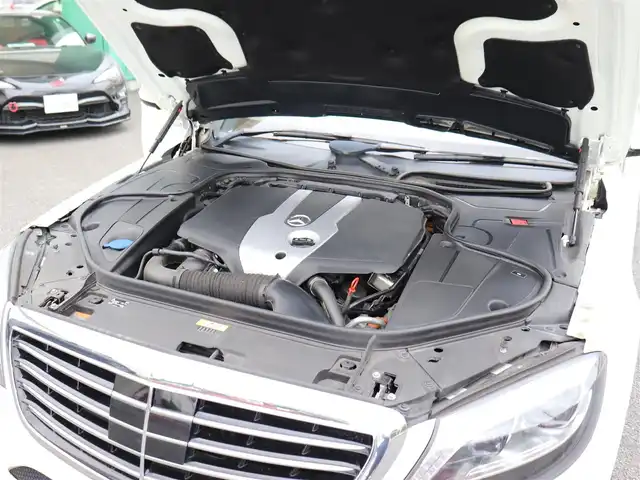 メルセデス・ベンツ Ｓ３００ ハイブリッド AMGライン 神奈川県 2016(平28)年 7.8万km パール レーダーセーフティパッケージ/360度カメラシステム/アクティブパーキングアシスト/パノラミックスライディングサンルーフ/プライバシーガラス/ヘッドアップディスプレイ/19インチ純正AW/革シート/パワーシート（前席）/シートヒーター（前席/後席）/エアバランスパッケージ/ステンレス製ペダル/イージークローザー（トランクフード）/COMANDシステム/10スピーカー/保証書、取説/スペアスマートキー