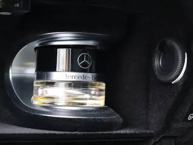 メルセデス・ベンツ Ｓ３００ ハイブリッド AMGライン 神奈川県 2016(平28)年 7.8万km パール レーダーセーフティパッケージ/360度カメラシステム/アクティブパーキングアシスト/パノラミックスライディングサンルーフ/プライバシーガラス/ヘッドアップディスプレイ/19インチ純正AW/革シート/パワーシート（前席）/シートヒーター（前席/後席）/エアバランスパッケージ/ステンレス製ペダル/イージークローザー（トランクフード）/COMANDシステム/10スピーカー/保証書、取説/スペアスマートキー