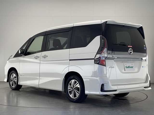 日産 セレナ e－パワー ハイウェイスター V 宮崎県 2020(令2)年 4.9万km ブリリアントホワイトパール 禁煙車/エマージェンシーブレーキ/社外ナビTV/（CN-RE06WD/CD/DVD/Bluetooth/フルセグTV)/社外リアフリップダウンモニター/社外ETC/社外ドライブレコーダー/純正LEDオートライト/純正フォグ/純正15インチアルミ/純正フロアマット/ハンズフリー両側電動スライドドア/プロパイロット/アラウンドビューモニター/ブラインドスポットモニター/電子パーキング/オートホールド/パーキングアシスト/Wオートエアコン/本革巻ハンドル/ウインカードアミラー/インテリジェントキー/プッシュエンジンスタート/スペアキー/新車時保証書/取扱い説明書