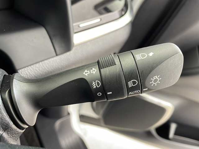 トヨタ アルファード S Cパッケージ 鹿児島県 2022(令4)年 2.2万km ホワイトパールクリスタルシャイン 純正ディスプレイオーディオ　(AM/FM/Bluetooth/Miracast)/フルセグTV/バックカメラ/純正エンジンスターター/純正フリップダウンモニター/サンルーフ/デジタルインナーミラー/トヨタセーフティセンス/レーダークルーズコントロール/レーンキープアシスト/ブラインドスポットモニター/クリアランスソナー/両側パワースライドドア/パワーバックドア/レザーシート/D/Nパワーシート/運転席メモリシート/D/Nシートヒーター/D/Nベンチレーション/ハンドルヒーター/オートハイビーム/フロアマット/純正アルミホイール/電動パーキングブレーキ/革巻き、ウッドコンビハンドル/取説、保証書
