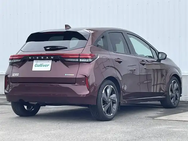 日産 オーラ G レザーエディション 愛媛県 2023(令5)年 0.7万km バーガンディー 純正9型ナビ/AM/FM/BT/フルセグTV/全周囲カメラ　/ブラインドスポットモニター　/インテリジェントルームミラー　/ドライブレコーダー　/ステアリングリモコン　/LEDヘッドライト　/前後コーナーセンサー　/電動パーキングブレーキ　/ETC/レザーシート/シガーソケット/ISOFIX/SPORT/ECO/NORMAL/EVモード/現状サマー(純正AW)(205/50/R17)/BRIDGESTONE TURANZA T005A