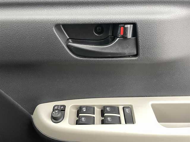 トヨタ パッソ モーダ 熊本県 2017(平29)年 4.2万km ブラックマイカメタリック/ファイアークォーツレッドメタリック 禁煙車　/純正ナビ（ナビ・フルセグ）/バックカメラ　/ビルトインＥＴＣ　/オートエアコン　/横滑り防止　/アイドリングストップ　/電動格納ミラー　/純正フロアマット　/スマートキー　/プッシュスタート　/スペアキー１本