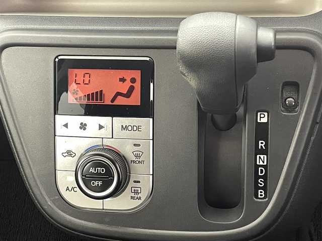 トヨタ パッソ モーダ 熊本県 2017(平29)年 4.2万km ブラックマイカメタリック/ファイアークォーツレッドメタリック 禁煙車　/純正ナビ（ナビ・フルセグ）/バックカメラ　/ビルトインＥＴＣ　/オートエアコン　/横滑り防止　/アイドリングストップ　/電動格納ミラー　/純正フロアマット　/スマートキー　/プッシュスタート　/スペアキー１本