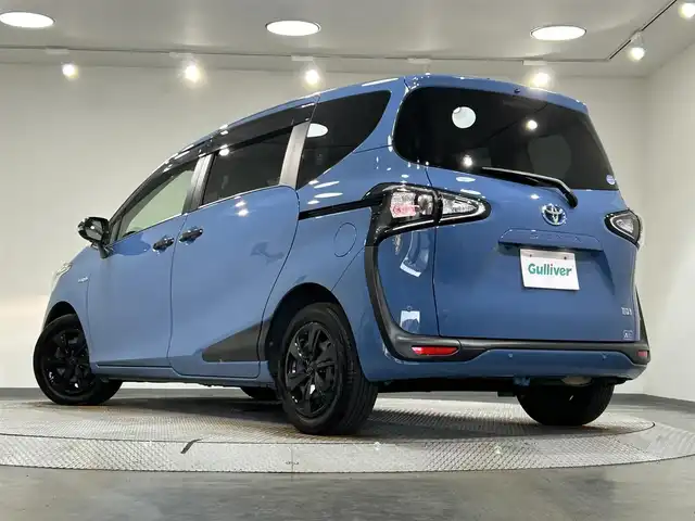 トヨタ シエンタ ハイブリッド ファンベースG グランパー 愛知県 2020(令2)年 6.3万km グレイッシュブルー 純正ナビ/パノラミックビューモニター/フリップダウンモニター/両側パワースライドドア/クルーズコントロール/衝突軽減ブレーキ/クリアランスソナー/レーンディパーチャーアラート/先行車発進告知/ＡＣ１００Ｖ/ビルトインＥＴＣ/前後ドライブレコーダー/社外フロアゴムマット/シートカバー