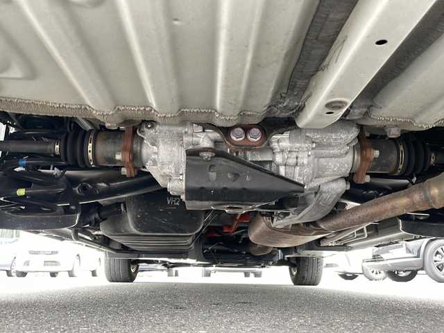 トヨタ ノア ハイブリッド S－Z 岩手県 2022(令4)年 2.6万km ホワイトパールクリスタルシャイン 純正10インチディスプレイオーディオ/AM/FM/CD/DVD/Bluetooth/フルセグTV/バックカメラ/ビルトインETC2.0/ドライブレコーダー/両側パワースライドドア/レーダークルーズコントロール/衝突被害軽減ブレーキ/レーンキープアシスト/横滑り防止装置/コーナーセンサー/電動パーキングブレーキ/オートブレーキホールド/パーキングサポートブレーキ/シートヒーター/オートライト/オートハイビーム/LEDヘッドライト/フォグランプ/スマートキー/プッシュスタート/電動格納ミラー/純正16インチAW/純正フロアマット/ドアバイザー/保証書/取扱説明書