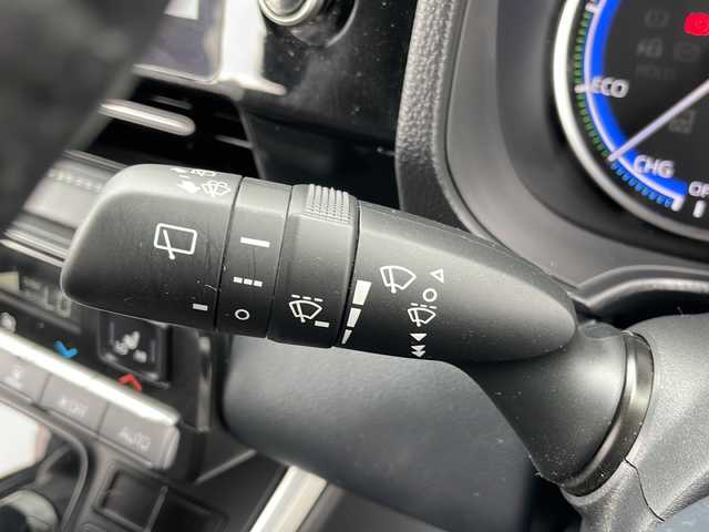 トヨタ ノア ハイブリッド S－Z 岩手県 2022(令4)年 2.6万km ホワイトパールクリスタルシャイン 純正10インチディスプレイオーディオ/AM/FM/CD/DVD/Bluetooth/フルセグTV/バックカメラ/ビルトインETC2.0/ドライブレコーダー/両側パワースライドドア/レーダークルーズコントロール/衝突被害軽減ブレーキ/レーンキープアシスト/横滑り防止装置/コーナーセンサー/電動パーキングブレーキ/オートブレーキホールド/パーキングサポートブレーキ/シートヒーター/オートライト/オートハイビーム/LEDヘッドライト/フォグランプ/スマートキー/プッシュスタート/電動格納ミラー/純正16インチAW/純正フロアマット/ドアバイザー/保証書/取扱説明書