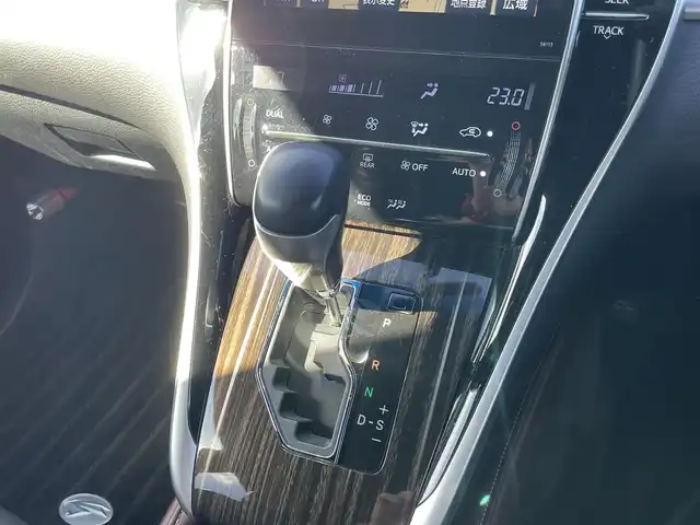 トヨタ ハリアー ハイブリッド エレガンス 岩手県 2014(平26)年 7.5万km スパークリングブラックパールクリスタルシャイン 純正SDナビ/（フルセグTV/CD/DVD/Bluetooth）/バックカメラ/ステアリングリモコン/LEDヘッドライト/フォグライト/ビルドインETC/電動格納ミラー/パワーシート/純正フロアマット/１７インチアルミ