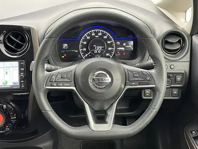 日産 ノート e－パワー メダリスト 岡山県 2020(令2)年 5.4万km スーパーブラック 純正ナビ/【Bluetooth/フルセグTV/AUX】/衝突軽減ブレーキ/追従型クルーズコントロール/バックカメラ/ＬＥＤヘッドライト/純正ドライブレコーダー（前後）/純正フロアマット/ＥＴＣ/アイドリングストップ/プッシュスタート/オートライト/ＩＳＯＦＩＸ/踏み間違い防止/ステアリングスイッチ/チルトステアリング/シートリフター/ウインカーミラー/ドアバイザー/スマートキー×2/取扱説明書
