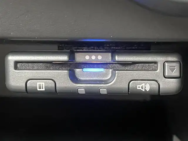 日産 ノート e－パワー メダリスト 熊本県 2020(令2)年 5.4万km スーパーブラック 衝突軽減ブレーキ/レーンキープアシスト/プッシュスタート/純正ナビ/（CD・フルセグTV・BTオーディオ・SD）/バックカメラ/ETC/前後ドライブレコーダー/純正15インチAW/クルーズコントロール/ハーフレザーシート/LEDヘッドライト/オートライト/フォグライト/前後コーナーセンサー/横滑り防止装置/ウィンカーミラー/純正フロアマット/純正ドアバイザー/スマートスペアキー×1本