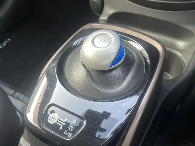 日産 ノート e－パワー メダリスト 熊本県 2020(令2)年 5.4万km スーパーブラック 衝突軽減ブレーキ/レーンキープアシスト/プッシュスタート/純正ナビ/（CD・フルセグTV・BTオーディオ・SD）/バックカメラ/ETC/前後ドライブレコーダー/純正15インチAW/クルーズコントロール/ハーフレザーシート/LEDヘッドライト/オートライト/フォグライト/前後コーナーセンサー/横滑り防止装置/ウィンカーミラー/純正フロアマット/純正ドアバイザー/スマートスペアキー×1本