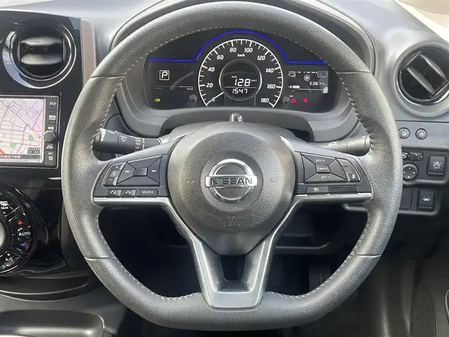 日産 ノート e－パワー メダリスト 熊本県 2020(令2)年 5.4万km スーパーブラック 衝突軽減ブレーキ/レーンキープアシスト/プッシュスタート/純正ナビ/（CD・フルセグTV・BTオーディオ・SD）/バックカメラ/ETC/前後ドライブレコーダー/純正15インチAW/クルーズコントロール/ハーフレザーシート/LEDヘッドライト/オートライト/フォグライト/前後コーナーセンサー/横滑り防止装置/ウィンカーミラー/純正フロアマット/純正ドアバイザー/スマートスペアキー×1本