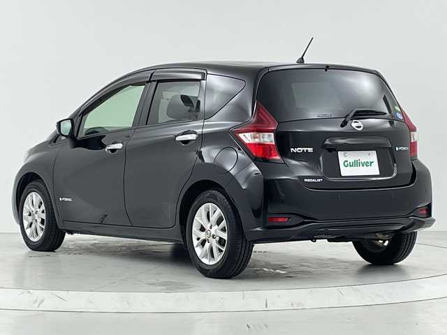 日産 ノート e－パワー メダリスト 大阪府 2020(令2)年 5.4万km スーパーブラック エマージェンシーブレーキ/純正メモリナビ/　　CD/SD/BT/フルセグTV/バックカメラ/クルーズコントロール/LEDオートライト/フォグランプ/合皮ハーフレザーシート/純正15インチアルミホイール/車線逸脱防止支援システム/コーナーセンサー/アイドリングストップ/スマートキー/ETC