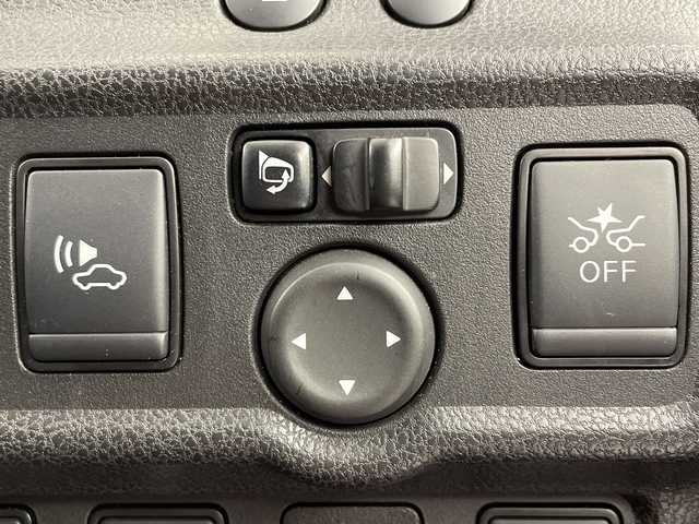 日産 ノート e－パワー メダリスト 大阪府 2020(令2)年 5.4万km スーパーブラック エマージェンシーブレーキ/純正メモリナビ/　　CD/SD/BT/フルセグTV/バックカメラ/クルーズコントロール/LEDオートライト/フォグランプ/合皮ハーフレザーシート/純正15インチアルミホイール/車線逸脱防止支援システム/コーナーセンサー/アイドリングストップ/スマートキー/ETC