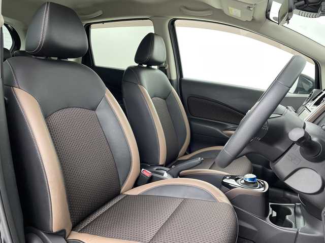 日産 ノート e－パワー メダリスト 大阪府 2020(令2)年 5.4万km スーパーブラック エマージェンシーブレーキ/純正メモリナビ/　　CD/SD/BT/フルセグTV/バックカメラ/クルーズコントロール/LEDオートライト/フォグランプ/合皮ハーフレザーシート/純正15インチアルミホイール/車線逸脱防止支援システム/コーナーセンサー/アイドリングストップ/スマートキー/ETC