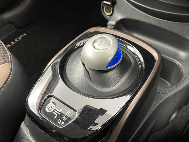 日産 ノート e－パワー メダリスト 大阪府 2020(令2)年 5.4万km スーパーブラック エマージェンシーブレーキ/純正メモリナビ/　　CD/SD/BT/フルセグTV/バックカメラ/クルーズコントロール/LEDオートライト/フォグランプ/合皮ハーフレザーシート/純正15インチアルミホイール/車線逸脱防止支援システム/コーナーセンサー/アイドリングストップ/スマートキー/ETC