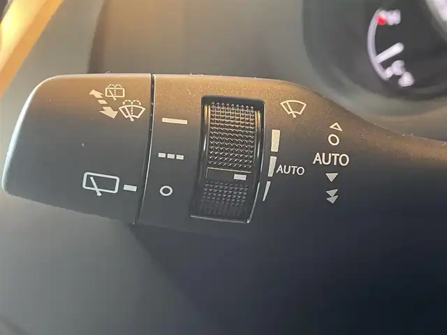 レクサス ＮＸ 300h Fスポーツ 高知県 2017(平29)年 2.7万km ホワイトノーヴァガラスフレーク ワンオーナー/純正ナビ/→AM/FM/CD/DVD/Bluetooth/フルセグTV/シートヒーター/エアシート/レーダークルーズコントロール/レーンキープアシスト/衝突軽減ブレーキ/ハンドルヒーター/バックカメラ/コーナーセンサー/パワーバックドア/パワーシート/メモリー機能３名/三眼LEDヘッドライト/オートマチックハイビーム/レザーシート/ステアリングスイッチ/スマートキー/スペアキー/プッシュスタート/社外アルミホイール20インチ/純正フロアマット/パドルシフト