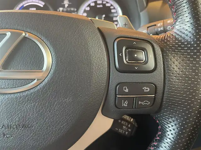 レクサス ＮＸ 300h Fスポーツ 高知県 2017(平29)年 2.7万km ホワイトノーヴァガラスフレーク ワンオーナー/純正ナビ/→AM/FM/CD/DVD/Bluetooth/フルセグTV/シートヒーター/エアシート/レーダークルーズコントロール/レーンキープアシスト/衝突軽減ブレーキ/ハンドルヒーター/バックカメラ/コーナーセンサー/パワーバックドア/パワーシート/メモリー機能３名/三眼LEDヘッドライト/オートマチックハイビーム/レザーシート/ステアリングスイッチ/スマートキー/スペアキー/プッシュスタート/社外アルミホイール20インチ/純正フロアマット/パドルシフト