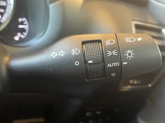 レクサス ＮＸ 300h Fスポーツ 高知県 2017(平29)年 2.7万km ホワイトノーヴァガラスフレーク ワンオーナー/純正ナビ/→AM/FM/CD/DVD/Bluetooth/フルセグTV/シートヒーター/エアシート/レーダークルーズコントロール/レーンキープアシスト/衝突軽減ブレーキ/ハンドルヒーター/バックカメラ/コーナーセンサー/パワーバックドア/パワーシート/メモリー機能３名/三眼LEDヘッドライト/オートマチックハイビーム/レザーシート/ステアリングスイッチ/スマートキー/スペアキー/プッシュスタート/社外アルミホイール20インチ/純正フロアマット/パドルシフト